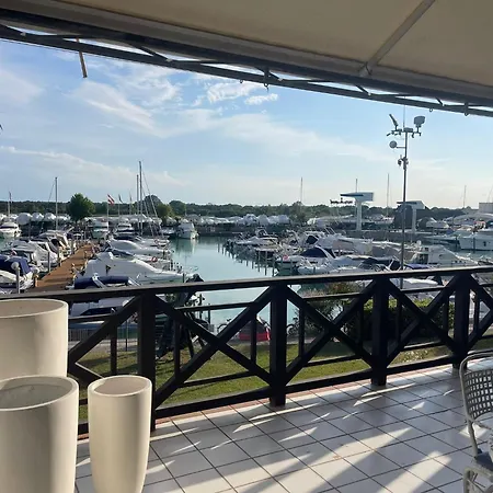 Welc-om Lignano Swim And Fun With Dock View Апартаменти *