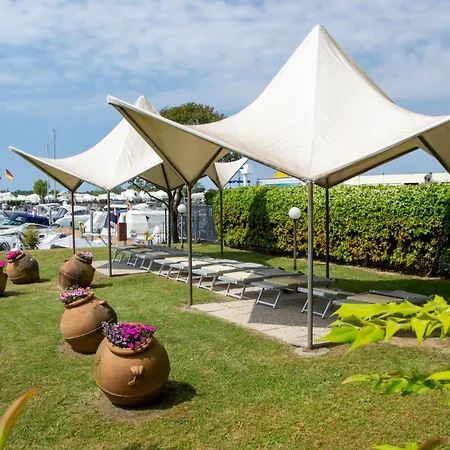 Welc-om Lignano Dock And Swimming Pool Apartment Lignano Sabbiadoro