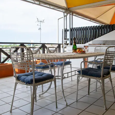 Apartment Welc-om Lignano Dock And Swimming Pool Lignano Sabbiadoro